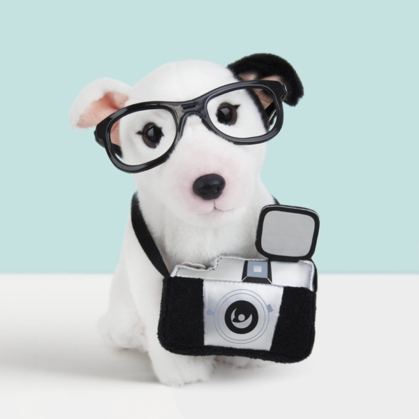 studio-pets-pluche-knuffel-hond-bull-terriër-met-camera-charlie-23cm studio pets knuffelhond bull terrier met camera 23 cm