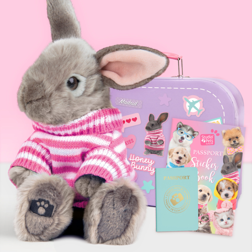 studio pets pluche knuffel konijn set met lila koffertje, paspoort en stickerboek