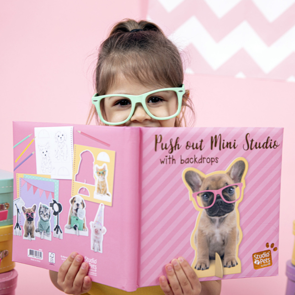 studio-pets-push-out-mini-studio-met-achtergronden-dieren Studio Pets push out mini studio met Franse bulldog