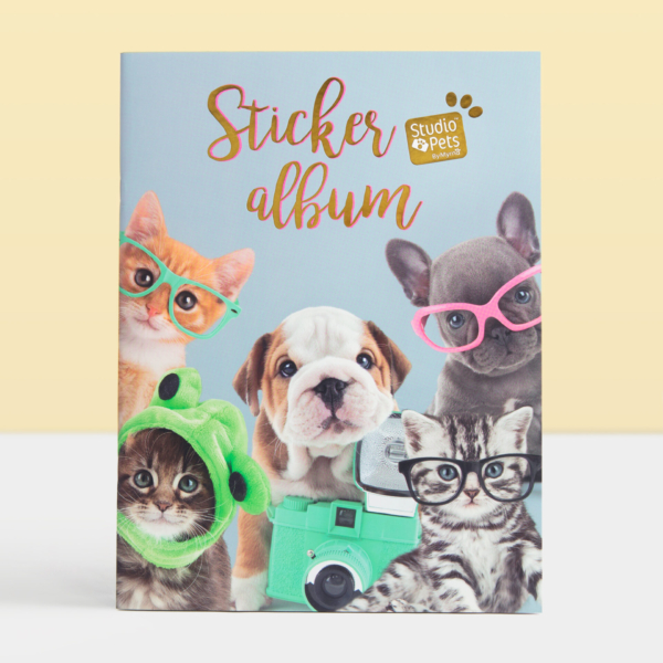 Studio Pets dieren stickerboek met verschillende achtergronden