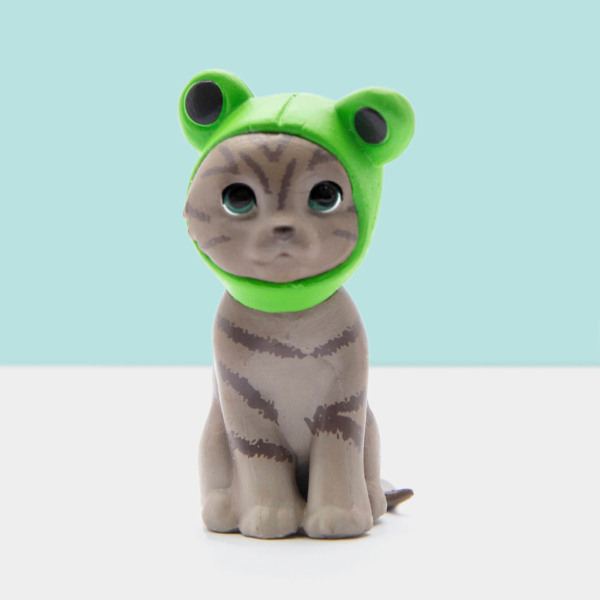 Studio Pets speelgoed figurine main coon kitten Prince met kikkermuts
