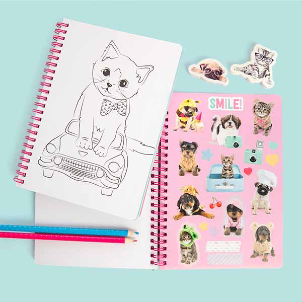 studio-pets-hond-snuggle-kleurboek-met-stickers Studio pets dieren kleurboek met honden en katten stickers - Snuggle
