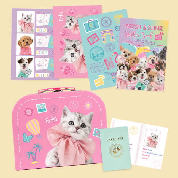 studio-pets-britse-korthaar-bella-kitten-pluche-knuffel-16cm-met-koffer-sickeboek-paspoort-set studio-pets-britse-korthaar-bella-kitten-pluche-knuffel-16cm-met-koffer-sickeboek-paspoort-set